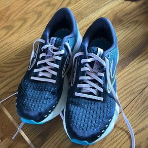 size 8 women brooks Gylcern running shoes